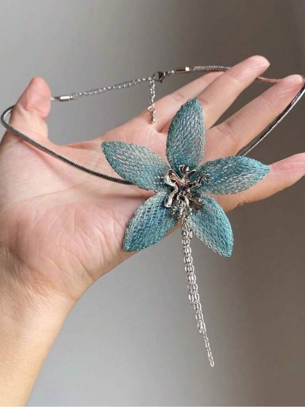 Elegant Blue Flower Pendant Necklace A1660
